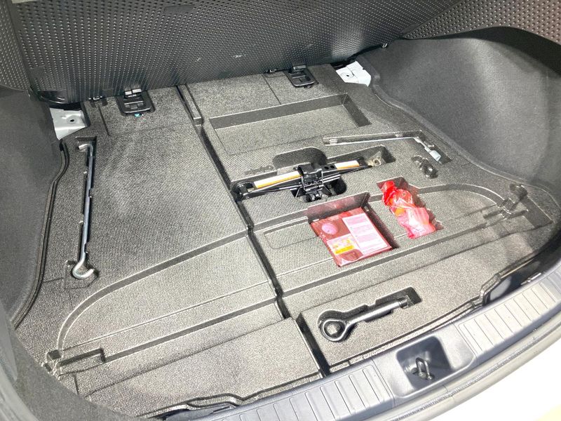 2016 Toyota Prius DAA-ZVW50 (UW-6aa2221a9fc36)[18]