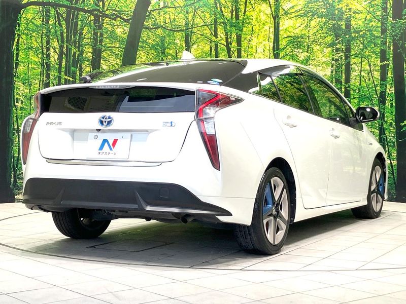 2016 Toyota Prius DAA-ZVW50 (UW-6aa2221f8b2e9)[28]