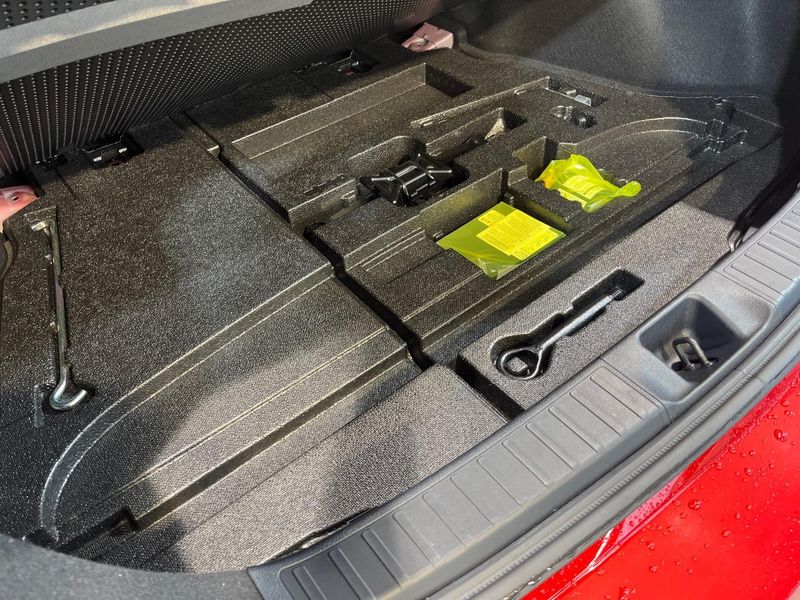 2019 Toyota Prius DAA-ZVW51 (UW-6aa22226cc879)[26]