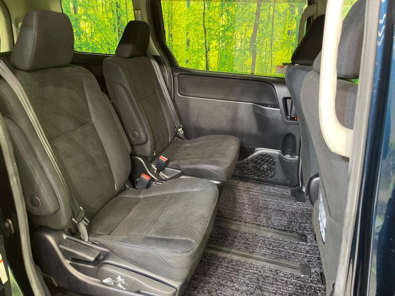 2014 Toyota Voxy DAA-ZWR80G (UW-6aa222316d68d)[25]