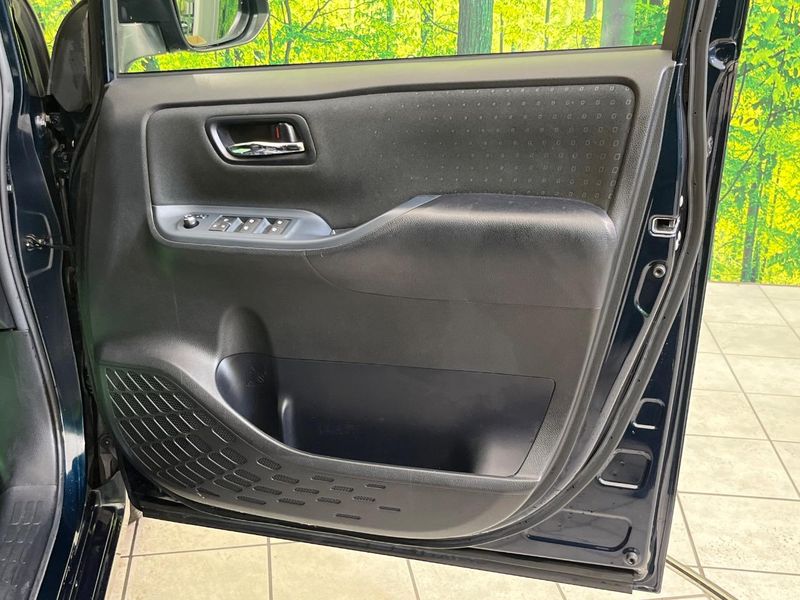 2014 Toyota Voxy DAA-ZWR80G (UW-6aa222316d68d)[23]