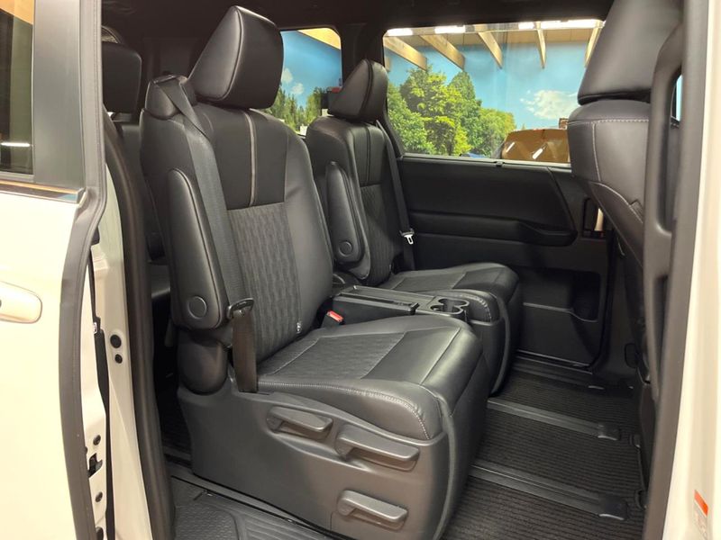 2023 Toyota Noah 6AA-ZWR90W (UW-6aa2223f9c0e2)[16]