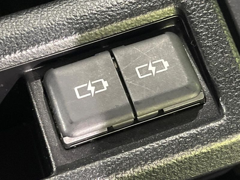 2023 Toyota Voxy 6AA-ZWR95W (UW-6aa22247842c3)[18]