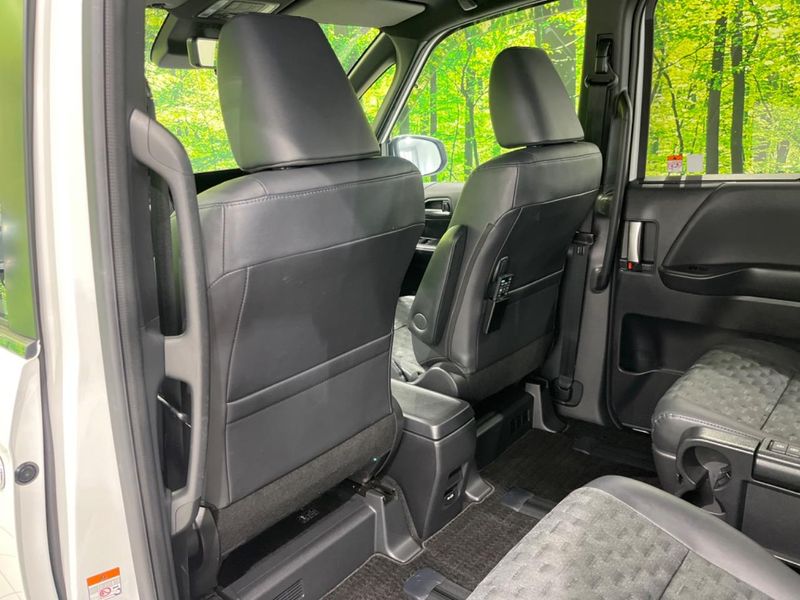 2023 Toyota Voxy 6AA-ZWR95W (UW-6aa22247842c3)[26]