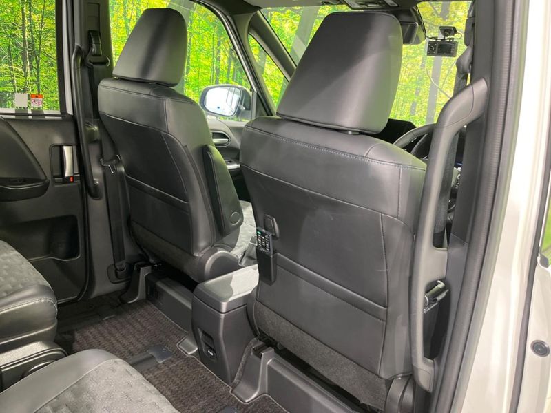 2023 Toyota Voxy 6AA-ZWR95W (UW-6aa22247842c3)[17]