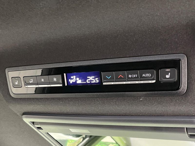 2023 Toyota Voxy 6AA-ZWR95W (UW-6aa22247842c3)[22]