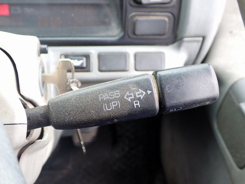 1995 Mitsubishi Canter KC-FE507BT (UW-mtv23rejizro)[28]
