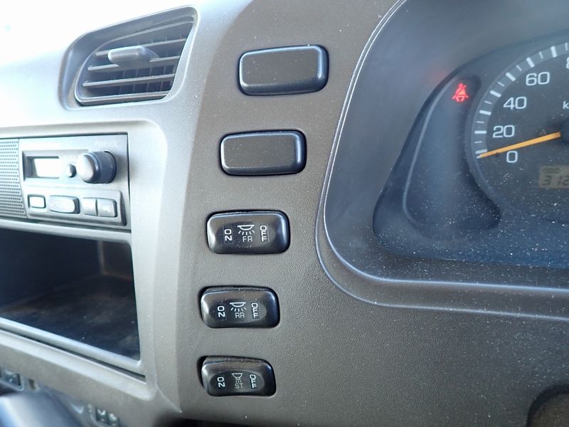 2002 Mitsubishi Rosa KK-BE63CE (UW-mtv23tgylgas)[30]