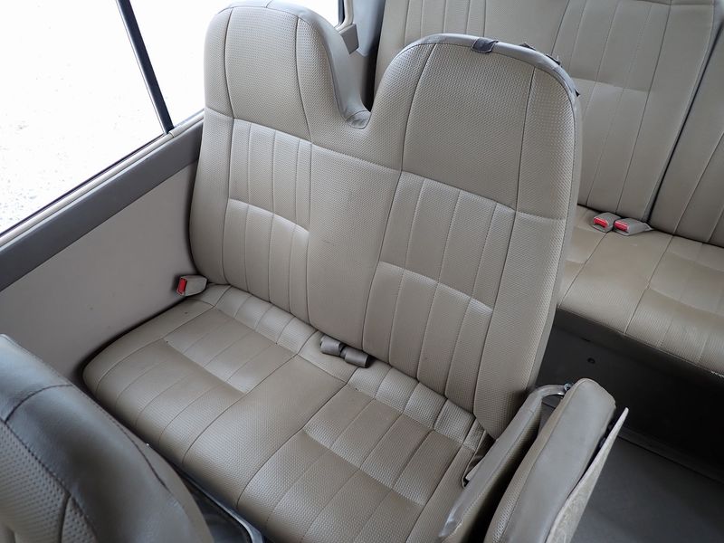 1994 Toyota Coaster U-HZB40 (UW-mtv23z7b4d9h)[40]