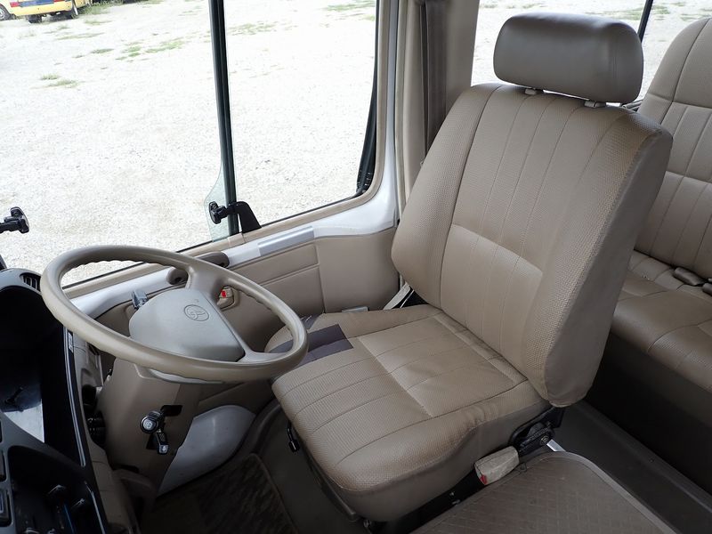 1994 Toyota Coaster U-HZB40 (UW-mtv23z7b4d9h)[35]