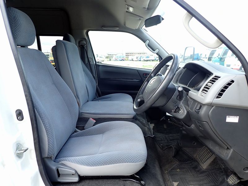 2009 Toyota Hiace Commuter CBF-TRH223B (UW-mtv2424nxcue)[9]