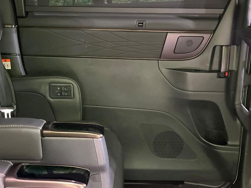 2023 Toyota Alphard Hybrid 6AA-AAHH45W (UW-6aa36fa850586)[12]