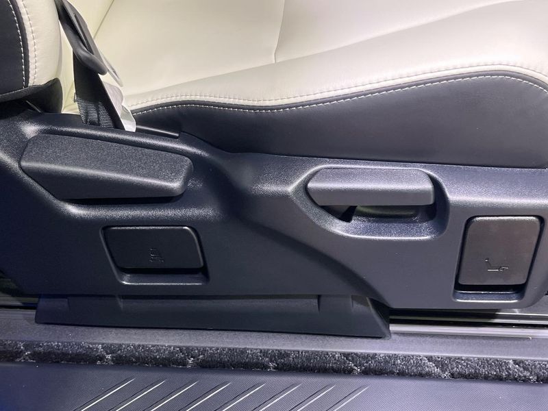 2019 Toyota Estima Hybrid DAA-AHR20W (UW-6aa36fd97140e)[15]