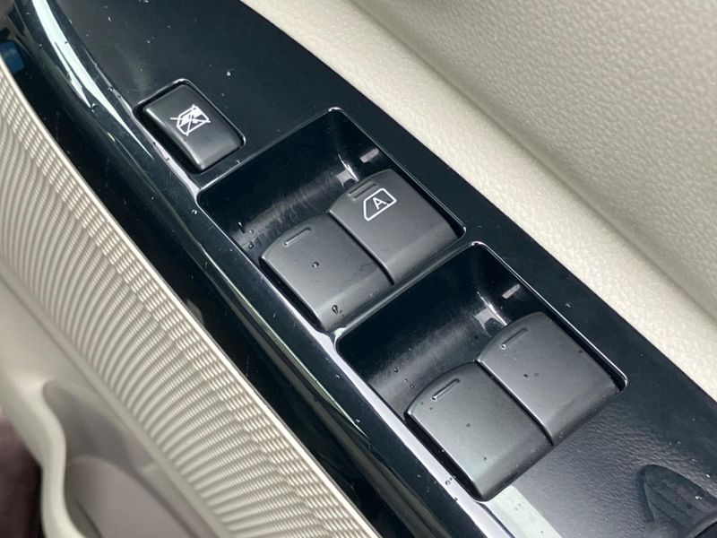 2017 Mitsubishi eK Space DBA-B11A (UW-6aa370151fbbe)[25]