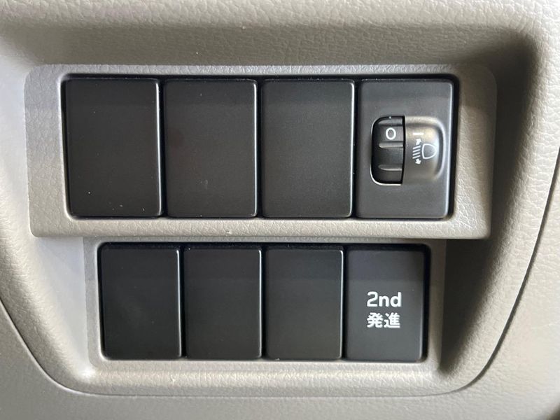 2021 Nissan NV100 Clipper Van HBD-DR17V (UW-6aa3707647723)[21]