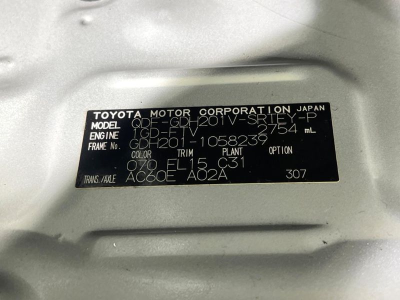 2021 Toyota Hiace Van QDF-GDH201V (UW-6aa3709f569af)[1]