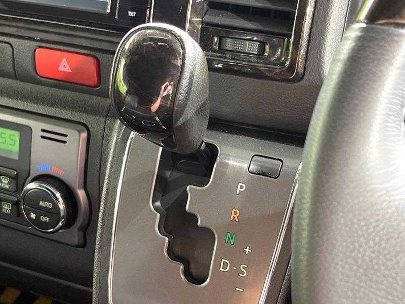 2021 Toyota Hiace Van QDF-GDH201V (UW-6aa3709f569af)[24]