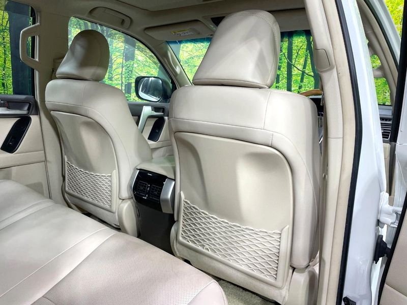 2019 Toyota Land Cruiser Prado LDA-GDJ150W (UW-6aa370a1e1352)[19]