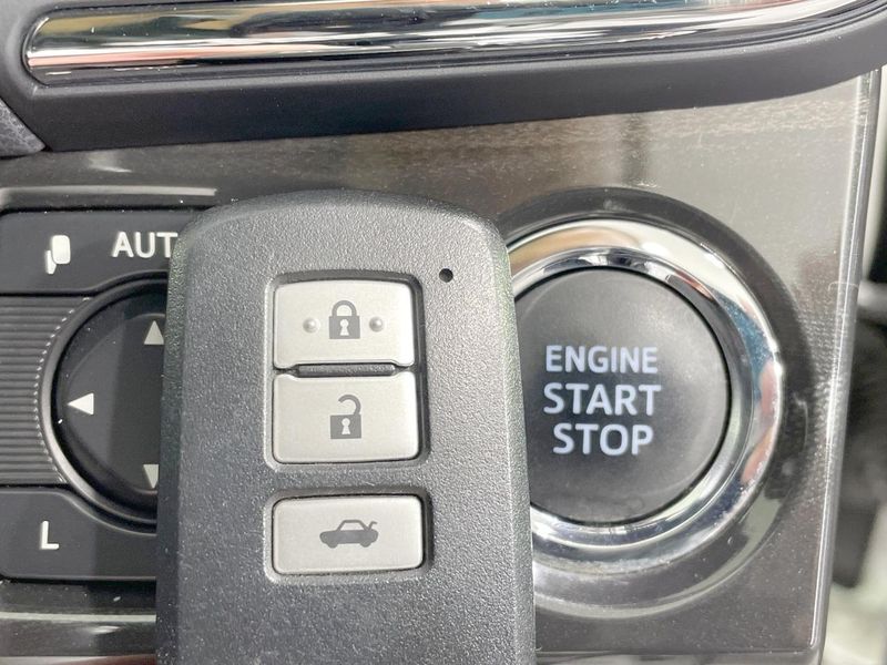 2013 Toyota Crown DBA-GRS211 (UW-6aa370cf7e0ac)[16]