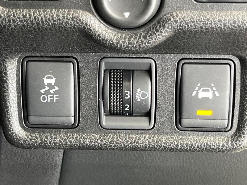 2018 Nissan Note DAA-HE12 (UW-6aa370f6e3f6f)[20]