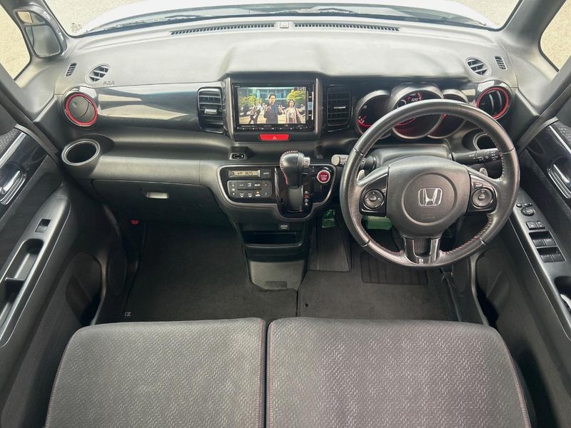 2014 Honda N-BOX CUSTOM DBA-JF1 (UW-6aa371369ae7a)[29]
