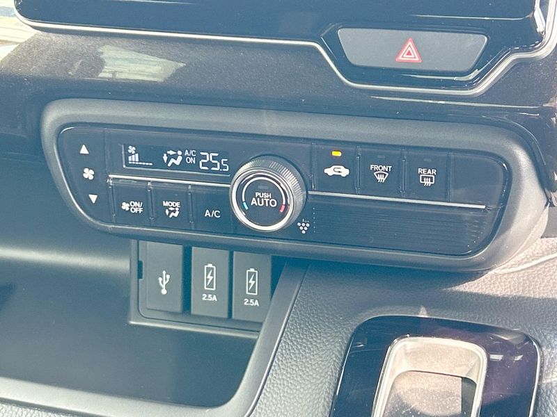 2017 Honda N-BOX CUSTOM DBA-JF3 (UW-6aa3713d3cbd2)[15]