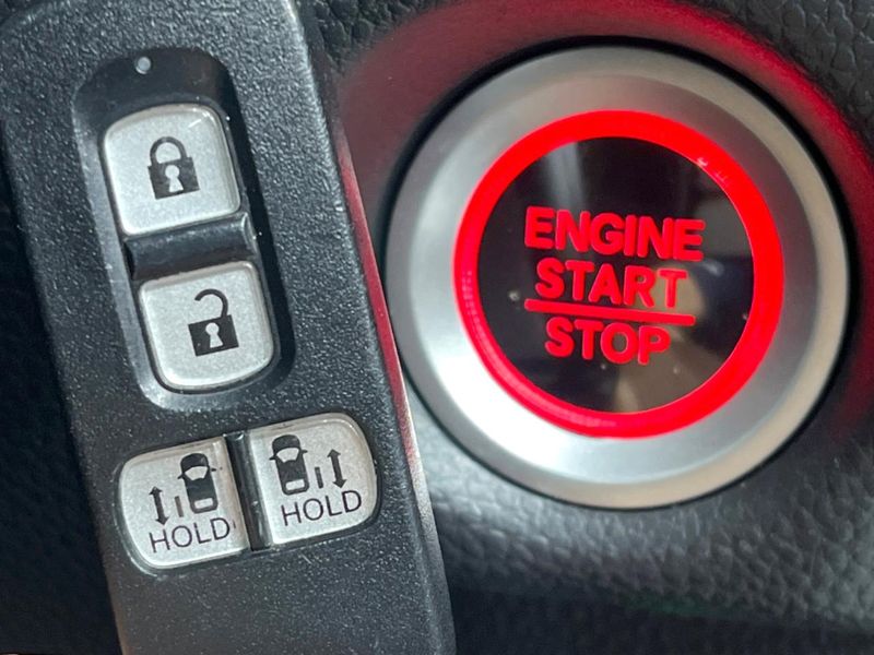 2019 Honda N-BOX CUSTOM DBA-JF3 (UW-6aa3714d8f6d0)[22]