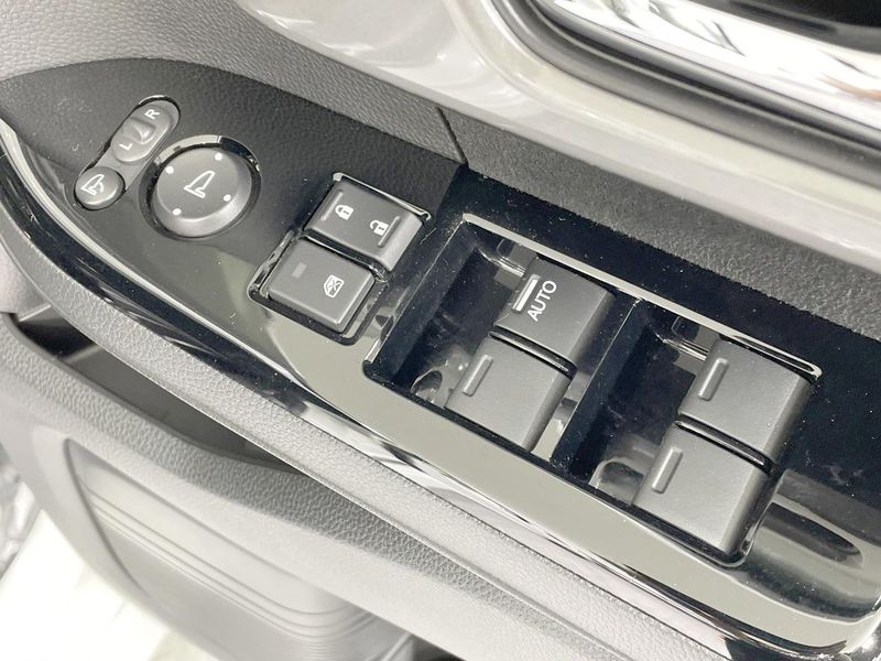 2023 Honda N-BOX CUSTOM 6BA-JF4 (UW-6aa371635b9e8)[6]