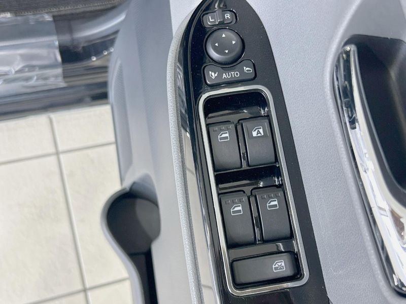 2019 Daihatsu Tanto 5BA-LA650S (UW-6aa371d6e3a40)[26]