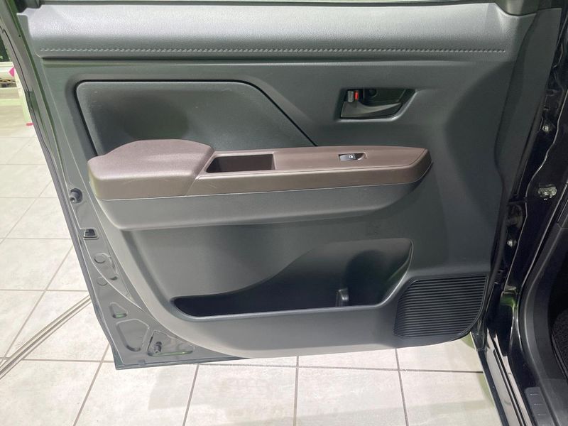 2018 Daihatsu Toll DBA-M910S (UW-6aa3721911743)[19]