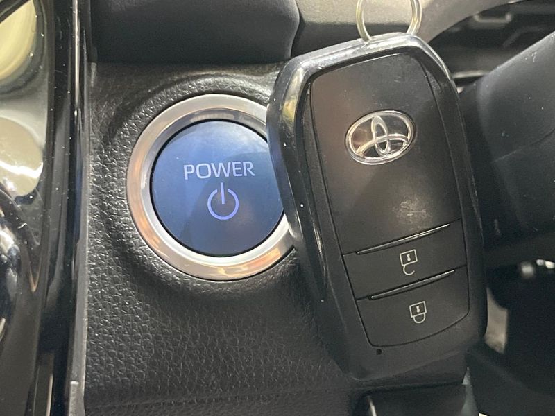 2021 Toyota Aqua 6AA-MXPK11 (UW-6aa372b211933)[15]