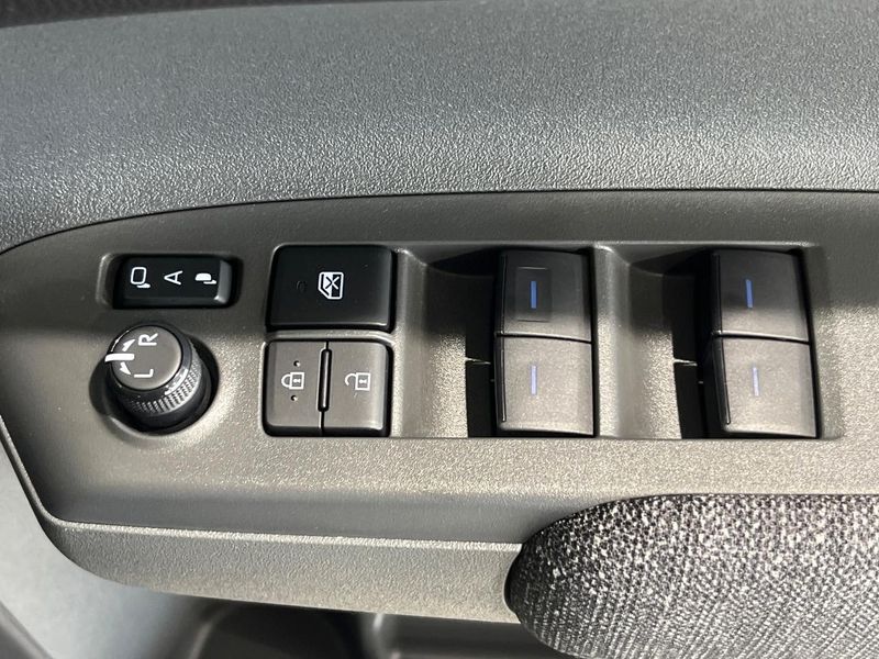 2024 Toyota Sienta 6AA-MXPL10G (UW-6aa372c000c17)[29]