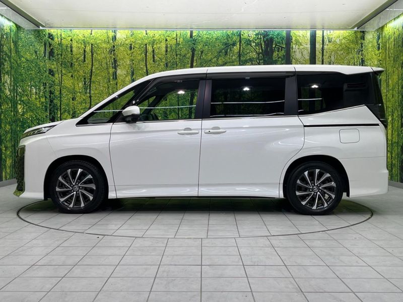 2024 Toyota Voxy 6BA-MZRA90W (UW-6aa372edaf5c7)[21]