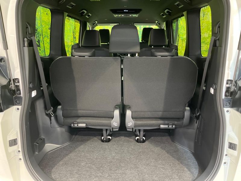 2024 Toyota Voxy 6BA-MZRA90W (UW-6aa372edaf5c7)[14]