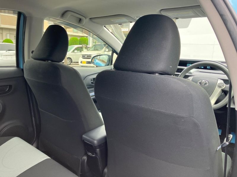 2014 Toyota Aqua DAA-NHP10 (UW-6aa372fca8381)[18]