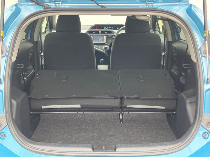 2014 Toyota Aqua DAA-NHP10 (UW-6aa372fca8381)[15]