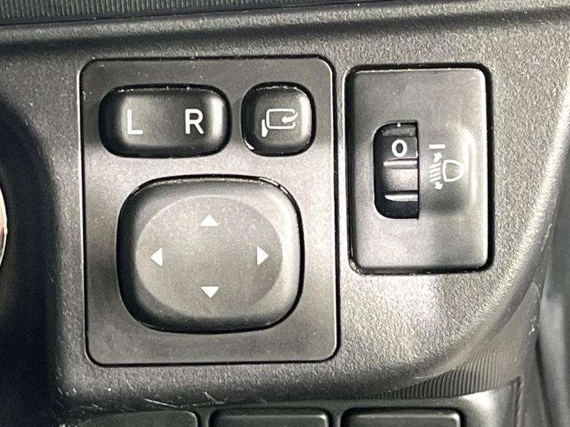 2016 Toyota Aqua DAA-NHP10 (UW-6aa372ffb6bcc)[11]