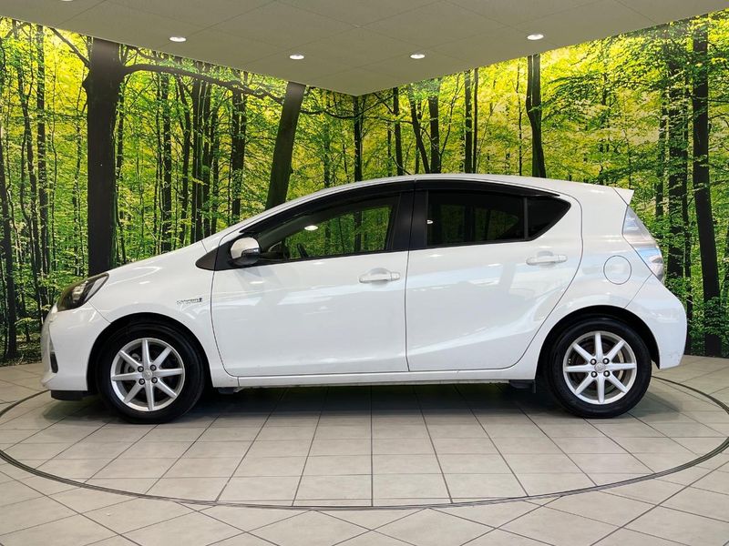 2012 Toyota Aqua DAA-NHP10 (UW-6aa37302c48af)[20]