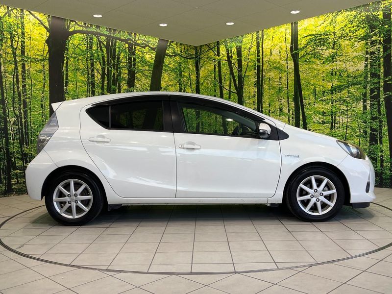 2012 Toyota Aqua DAA-NHP10 (UW-6aa37302c48af)[16]