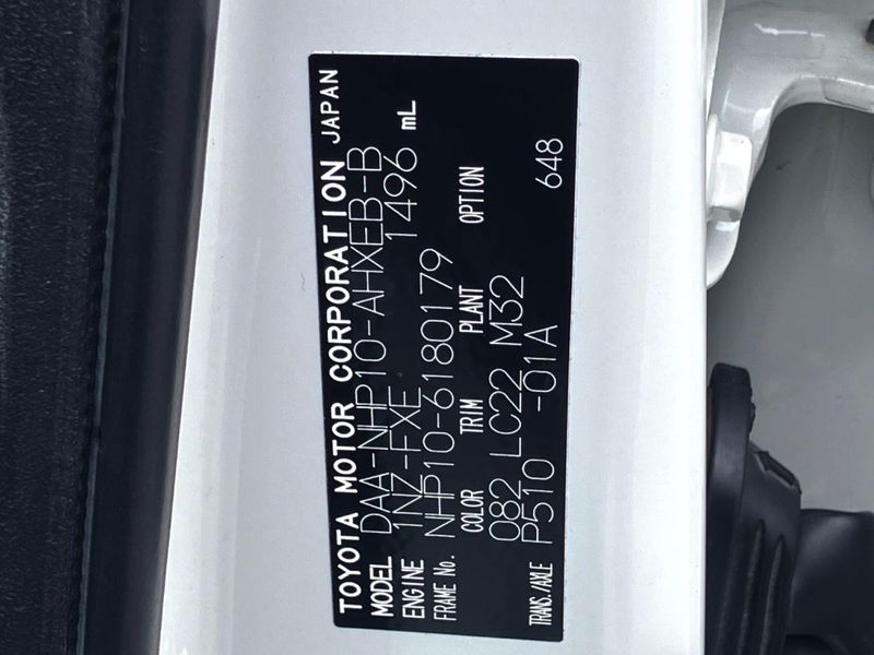2013 Toyota Aqua DAA-NHP10 (UW-6aa3730405fbb)[1]