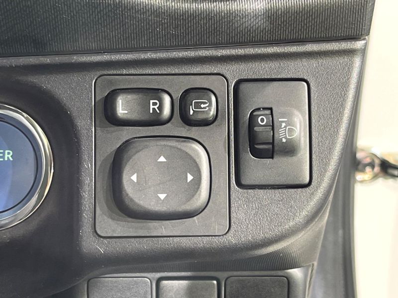 2015 Toyota Aqua DAA-NHP10 (UW-6aa3730713c70)[12]