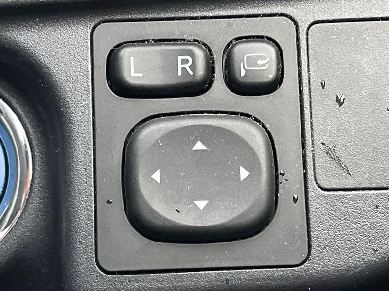 2017 Toyota Aqua DAA-NHP10 (UW-6aa3730923eca)[22]