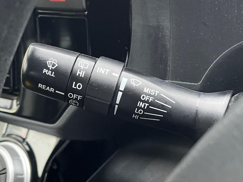 2017 Toyota Aqua DAA-NHP10 (UW-6aa3730923eca)[16]