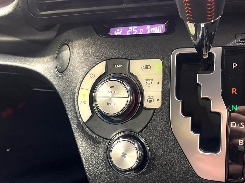 2017 Toyota Sienta DBA-NSP170G (UW-6aa3731aaeb06)[12]