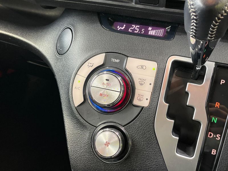2019 Toyota Sienta DBA-NSP170G (UW-6aa3731c978e4)[26]