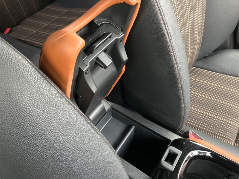 2016 Honda Vezel DAA-RU4 (UW-6aa373491cca0)[23]