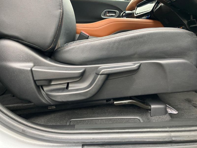2016 Honda Vezel DAA-RU4 (UW-6aa373491cca0)[12]