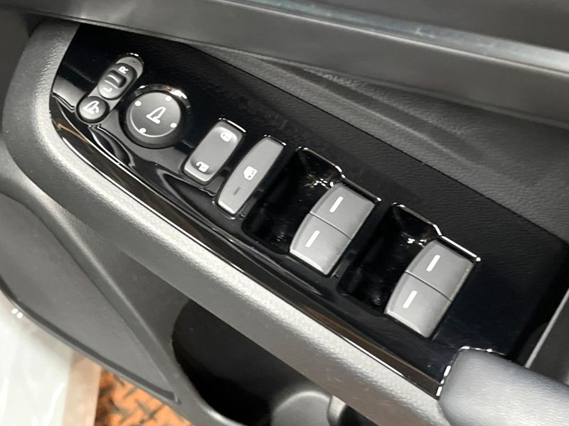 2021 Honda Vezel 6AA-RV5 (UW-6aa3734ccb68d)[26]