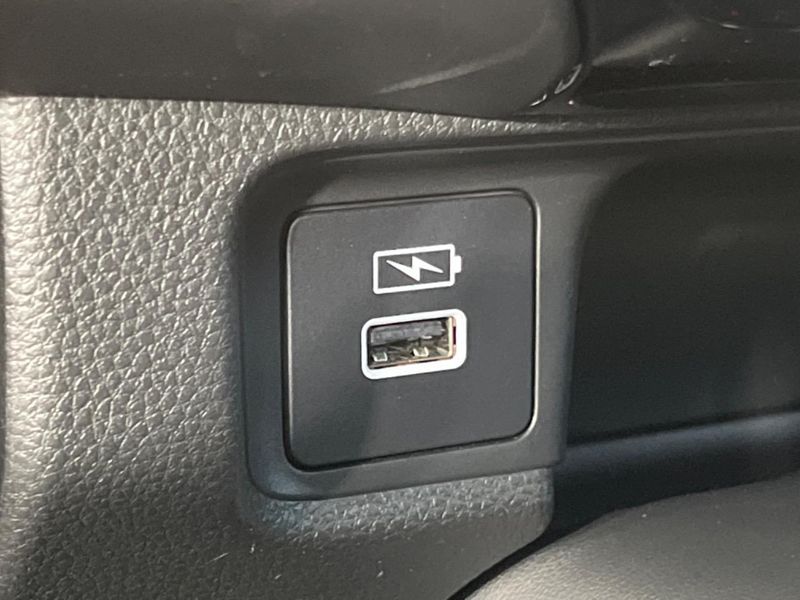 2022 Honda Vezel 6AA-RV5 (UW-6aa3734feb758)[24]