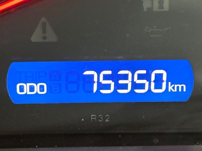 2015 Toyota Voxy DBA-ZRR80W (UW-6aa3740006cc9)[2]